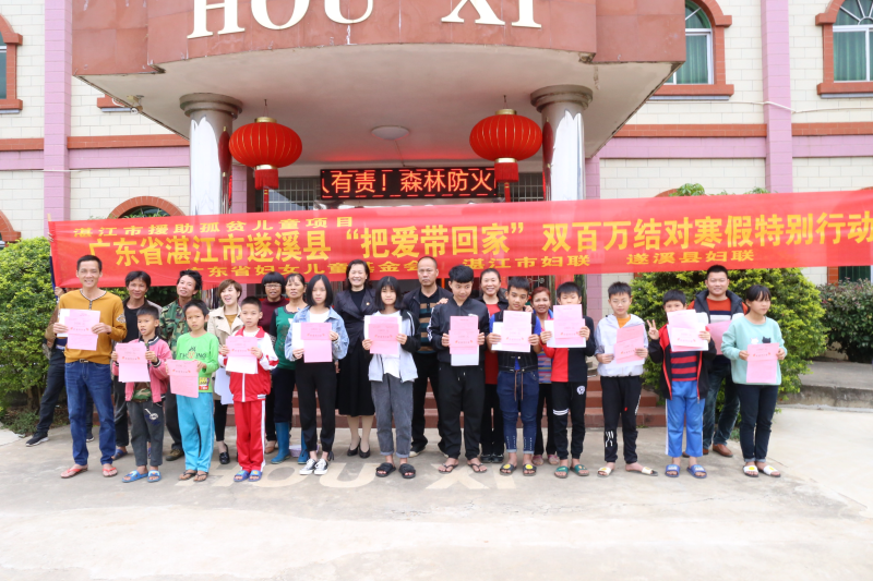 1縣婦聯卜小明主席慰問后溪村貧孤并合影_4476.JPG