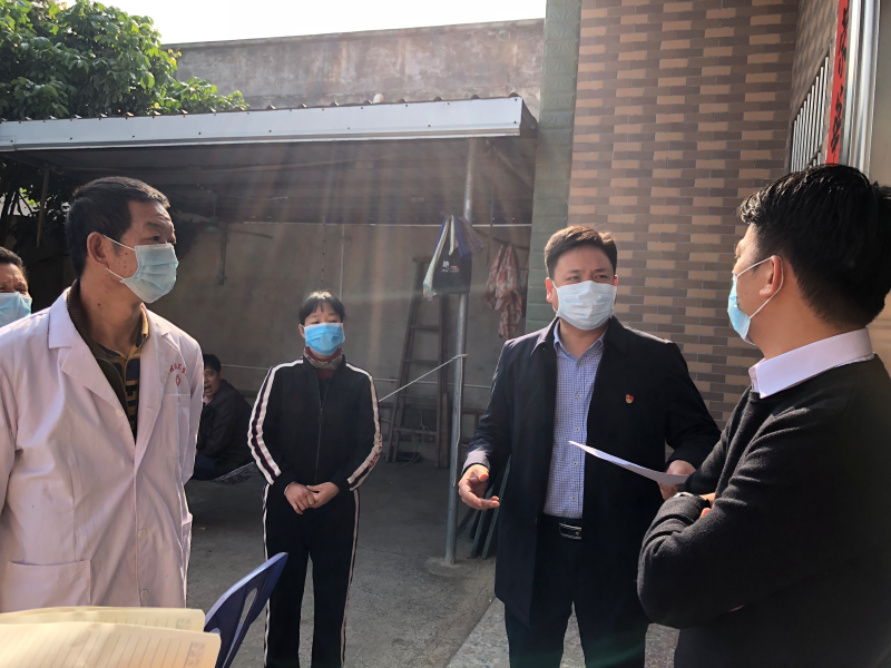 北坡鎮(zhèn)人大主席、婦聯(lián)主席陳蓮梅到北塘村委會(huì)檢查疫情防控情況2.jpg