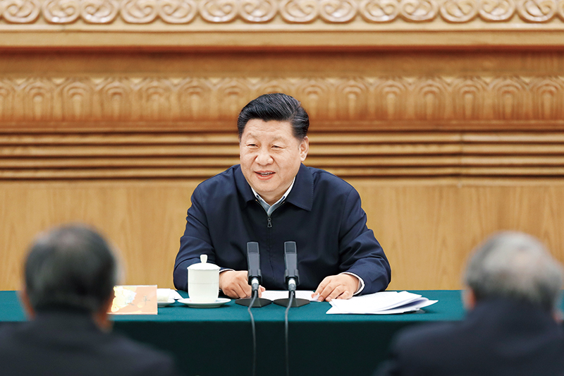 2019年3月18日，中共中央總書記、國家主席、中央軍委主席習(xí)近平在北京主持召開學(xué)校思想政治理論課教師座談會并發(fā)表重要講話。 新華社發(fā) 盛佳鵬/攝