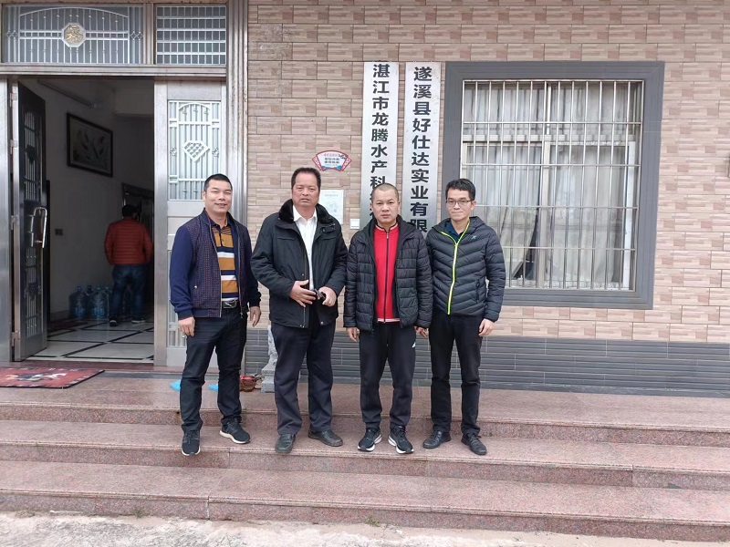 4 鎮(zhèn)領(lǐng)導(dǎo)與好仕達(dá)董事長(zhǎng)黃利國(guó)親切交談，了解企業(yè)需求.jpg