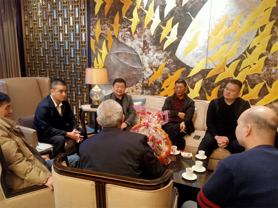 劉桂興副縣長(zhǎng)、林立書(shū)記、卜英忠鎮(zhèn)長(zhǎng)走訪(fǎng)慰問(wèn)鄉(xiāng)賢2.jpg