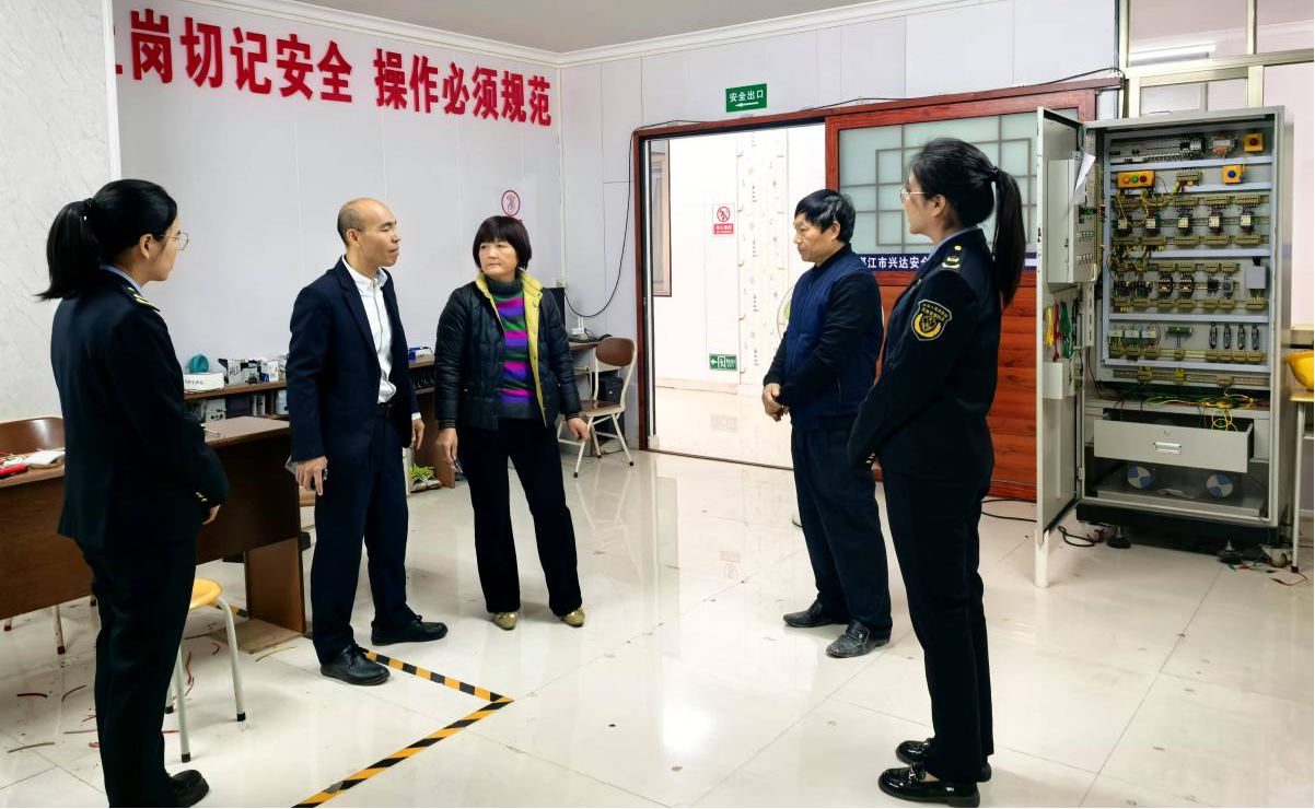 遂溪縣應急管理局組織開展安全生產培訓機構安全檢查2png.png
