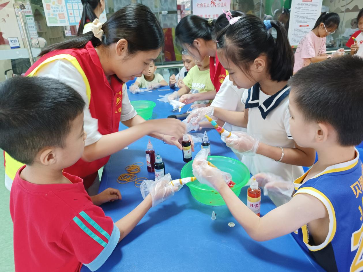 團(tuán)縣委開展“青春相伴，護(hù)航成長”青少年暑期公益課堂