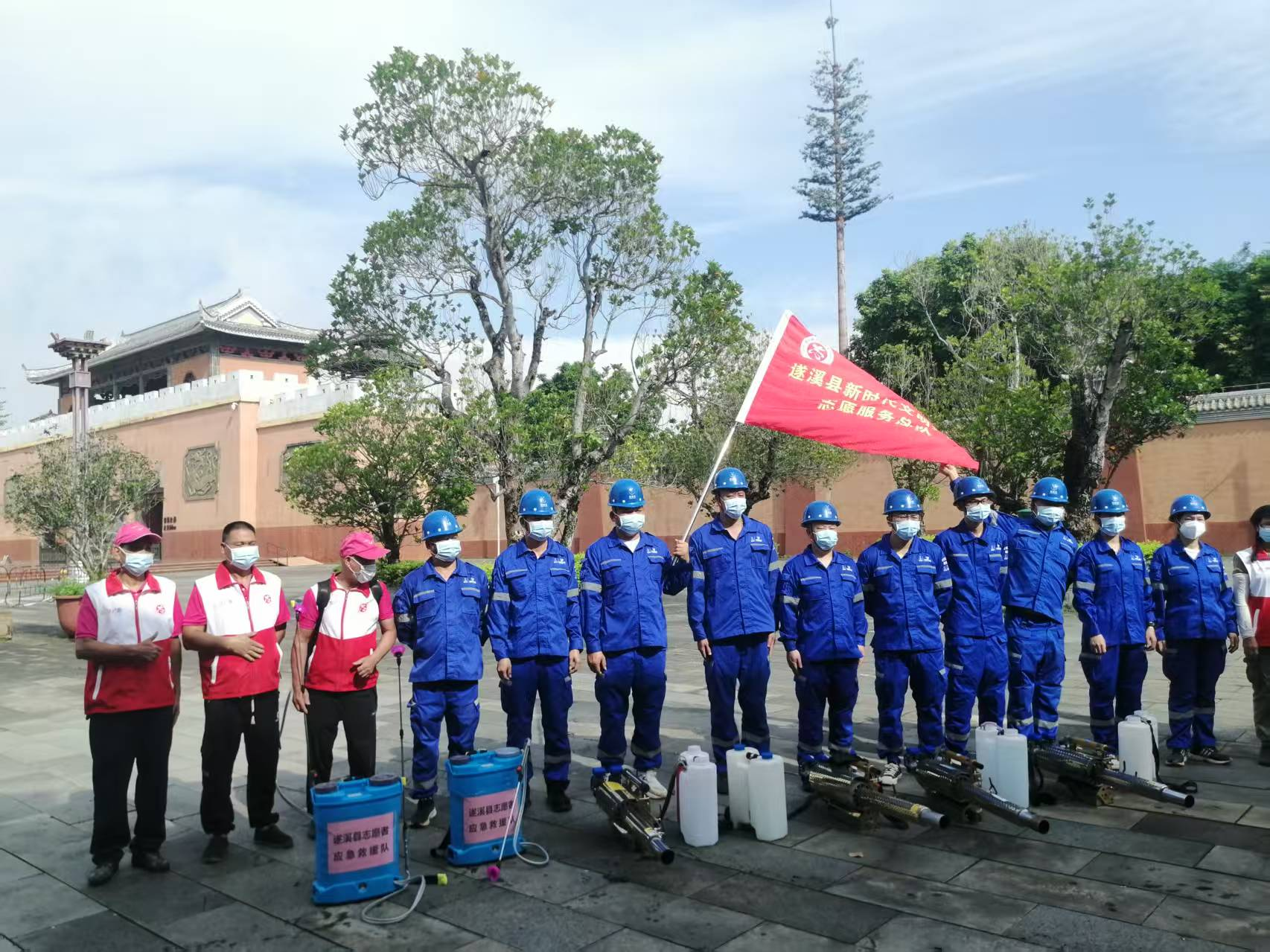 群防群控防疫情  齊心協(xié)力護健康丨遂溪縣開展防蚊滅蚊愛國衛(wèi)生...