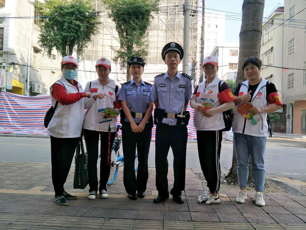10月26日，團(tuán)縣委組織志愿者組建“治安聯(lián)防”志愿者服務(wù)隊7.jpg